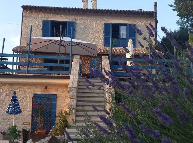 La Casa Dalle Finestre Blu