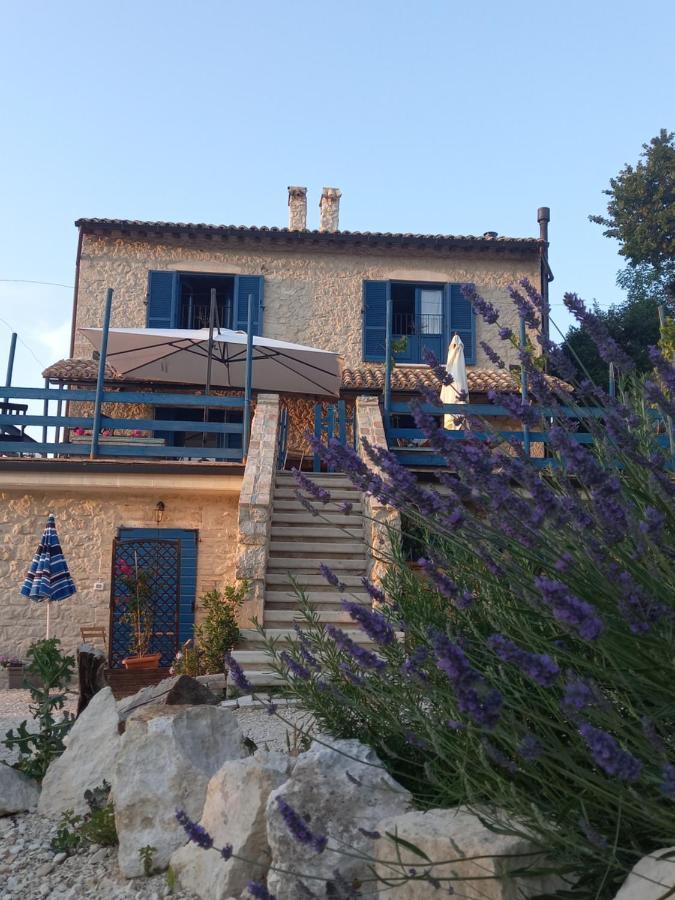 La Casa Dalle Finestre Blu Frühstückspension Abbateggio