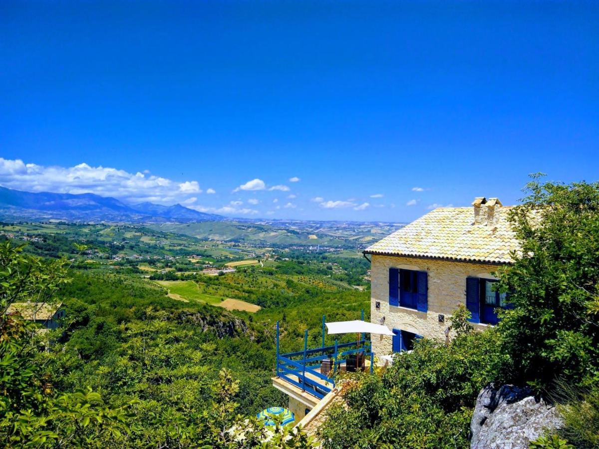La Casa Dalle Finestre Blu Frühstückspension Abbateggio